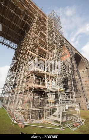 Reparaturen an ikonischem Ribblehead Viadukt Stockfoto