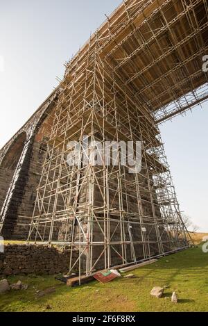 Reparaturen an ikonischem Ribblehead Viadukt Stockfoto