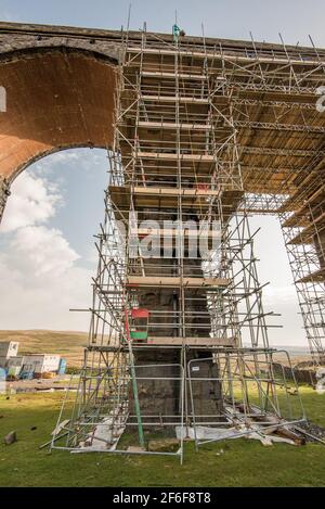 Reparaturen an ikonischem Ribblehead Viadukt Stockfoto