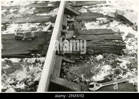 Banwork nach dem Wiederanfahren des Zuges 93, des Nordarms, auf der Strecke zwischen Simeå und Unterwache in 1956-03-27. Stockfoto