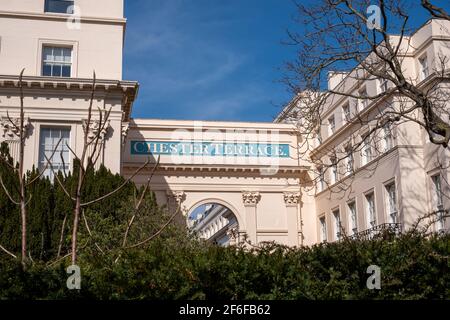 Chester Terrace, Teil der berühmten Nash Terraces am Outer Circle, mit Blick auf den Regent's Park im Zentrum von London, steht unter dem Güteklasse 1. Stockfoto