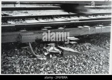 Anschluss der Kontaktschiene an das Erdkabel in Gartenfeld auf der Siemensbahn. Stockfoto