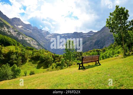 Cirque de Gavarnie in den französischen Pyrenäen. Sommer Berglandschaft. Stockfoto