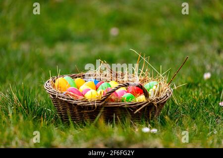 Ente beim traditionellen osterhasen von Herleshausen in Hessen Stockfoto