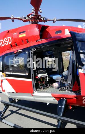 Der Hubschrauber Christoph Berlin D-HDSD, Airbus Helicopters H145, der Deutschen Rettungsflugwacht DRF am 31. März 2021 in Berlin-Spandau Stockfoto