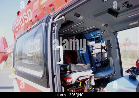 Der Hubschrauber Christoph Berlin D-HDSD, Airbus Helicopters H145, der Deutschen Rettungsflugwacht DRF am 31. März 2021 in Berlin-Spandau Stockfoto