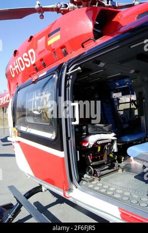 Der Hubschrauber Christoph Berlin D-HDSD, Airbus Helicopters H145, der Deutschen Rettungsflugwacht DRF am 31. März 2021 in Berlin-Spandau Stockfoto