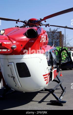 Der Hubschrauber Christoph Berlin D-HDSD, Airbus Helicopters H145, der Deutschen Rettungsflugwacht DRF am 31. März 2021 in Berlin-Spandau Stockfoto