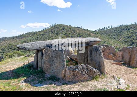 El Pozuelo megalithischer Dolmenkomplex in Huelva, Andalusien, Spanien. Dolmen Nummer 1 Stockfoto