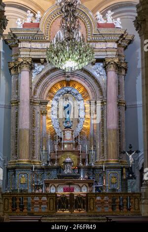 Heiligtum unserer Lieben Frau von Sameiro, Braga, Portugal, 18. Jahrhundert. Die Statue der Unbefleckten Jungfrau wurde in Rom modelliert, gesegnet von Papst Pius IX. Stockfoto