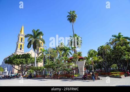 Kathedrale Basilika der Unbefleckten Empfängnis und öffentlichen Platz im historischen Zentrum von Mazatlan, Sinaloa, Mexiko, Reiseziel ... (Foto von Luis Gutierrez / Norte Photo) Catedral Basílica de la Inmaculada Concepción y plaza publica en el Centro historico de Mazatlan, Sinaloa, Mexico.destino turistico ... (Foto von Luis Gutierrez / Norte Photo) Stockfoto