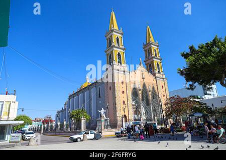 Kathedrale Basilika der Unbefleckten Empfängnis und öffentlichen Platz im historischen Zentrum von Mazatlan, Sinaloa, Mexiko, Reiseziel ... (Foto von Luis Gutierrez / Norte Photo) Catedral Basílica de la Inmaculada Concepción y plaza publica en el Centro historico de Mazatlan, Sinaloa, Mexico.destino turistico ... (Foto von Luis Gutierrez / Norte Photo) Stockfoto