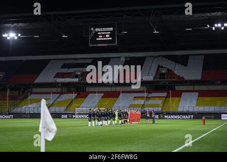 Duisburg, Deutschland. März 2021, 31st. Line-up der beiden Teams vor dem Spiel. GES/Fußball/WM-Qualifikation: Deutschland - Nordmazedonien, 31. März 2021 Fußball/Fußball: WM-Qualifikationsspiel: Deutschland gegen Nordmazedonien, Duisburg, Deutschland, 31. März 2021 Quelle: dpa/Alamy Live News Stockfoto