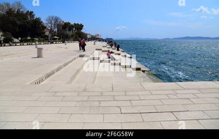 Meeresorgel, musikalische Marmortreppen an der Küste, Zadar, Kroatien Stockfoto