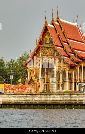 Wat Soi Thong Tempel am Chao Phraya Fluss, Bangkok, Thailand Stockfoto