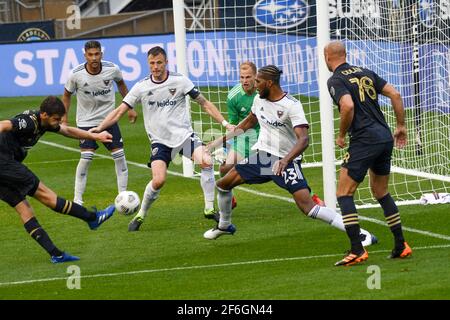 Chester, Pennsylvania, USA. März 2021, 31st. 31. März 2021 USA Chester Pa Philadelphia Union Spieler, COLE TURNER, (13) Versuche, den Ball auf das Tor gegen D.C. United Spieler DONOVAN PINIEN (23) und JON KEMPIN (21) im Subaru Stadium in Chester PA Credit: Ricky Fitchett/ZUMA Wire/Alamy Live News Stockfoto