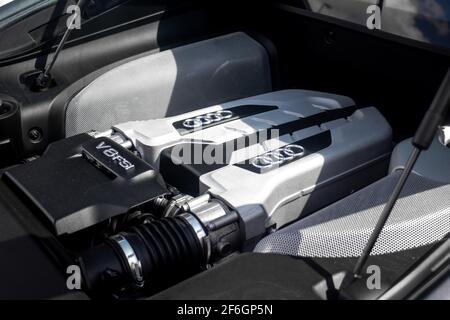 Die Motorabdeckung eines Audi R8 V8 2008 Stockfoto