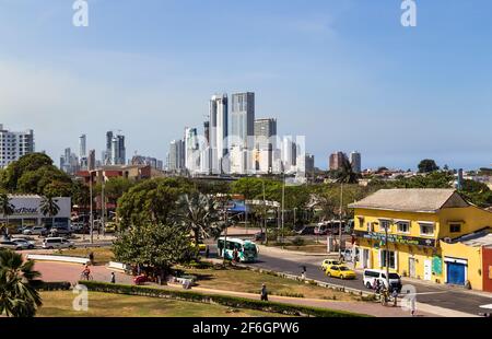 Cartagena de indias. Kolumbien. Februar 2.2017. Blick auf die Skyline und das lokale Geschäft von Cartagena de indias. Blick vom San-Ajes-Dorf Stockfoto