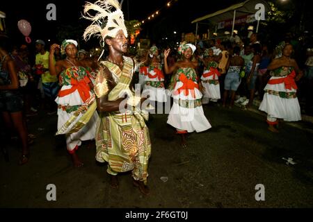 ilheus, bahia, brasilien - 21. februar 2012: Mitglieder des Afro Guerreiro de Zulu Blocks werden während einer Aufführung am Karneval in der Stadt Il gesehen Stockfoto