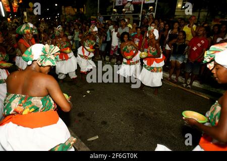 ilheus, bahia, brasilien - 21. februar 2012: Mitglieder des Afro Guerreiro de Zulu Blocks werden während einer Aufführung am Karneval in der Stadt Il gesehen Stockfoto