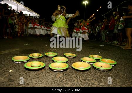 ilheus, bahia, brasilien - 21. februar 2012: Mitglieder des Afro Guerreiro de Zulu Blocks werden während einer Aufführung am Karneval in der Stadt Il gesehen Stockfoto