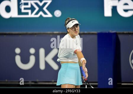 MIAMI GARDENS, FL - 31. MÄRZ: (KEINE VERKÄUFE AN NEW YORK POST) Bianca Andreescu aus Kanada besiegt Sara Sorribes Tormo aus Spanien am 10. Tag der Miami Open am 31. März 2021 im Hard Rock Stadium in Miami Gardens, Florida Menschen: Bianca Andreescu Kredit: Storms Media Group/Alamy Live News Stockfoto