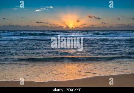 USA, Florida, Boca Raton, Strand und Meer bei Sonnenuntergang Stockfoto