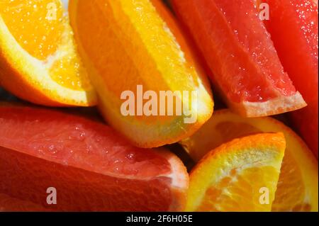 Nahaufnahme von Orangen- und Grapefruitscheiben