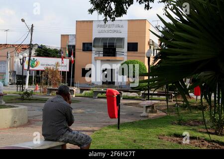 sao sebastiao do Passe, bahia/brasilien - 4. september 2013: Luiz Ventura Square, Downtown Sao Sebastiao do Passe, wo sich das Rathaus befindet. Stockfoto