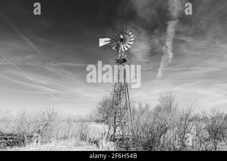 Aermotor Windpumpe auf einer Iowa Farm Stockfoto