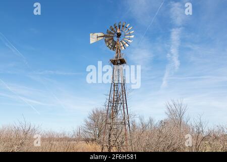 Aermotor Windpumpe auf einer Iowa Farm Stockfoto