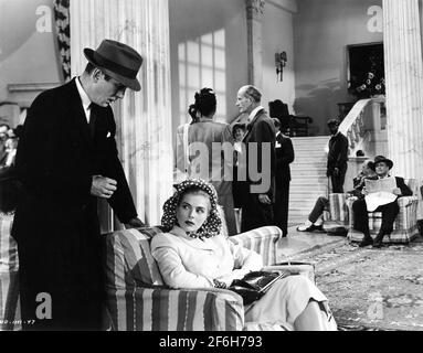 HUMPHREY BOGART LIZABETH SCOTT UND WALLACE FORD IN DEAD RECKONING 1947 Regisseur JOHN CROMWELL Columbia Picters Stockfoto