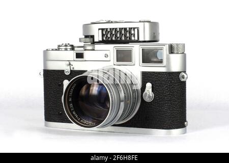 Klassische Leica M3 Entfernungsmesser-Kamera mit Leica Meter MC und Summarit 50mm f1.5 Objektiv. Stockfoto