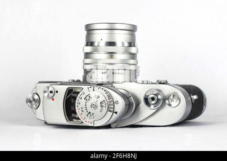 Klassische Leica M3 Entfernungsmesser-Kamera mit Leica Meter MC und Summarit 50mm f1.5 Objektiv. Stockfoto