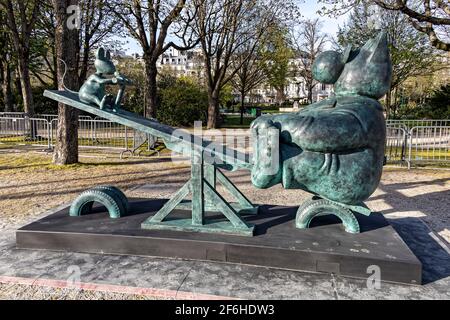 Paris, Frankreich. März 2021. Philippe Gelucks LE CHAT DEAMBULE-Ausstellung, vom 26. März bis 9. Juni 2021, auf den Champs-Élysées in Paris. Stockfoto