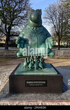 Paris, Frankreich. März 2021. Philippe Gelucks LE CHAT DEAMBULE-Ausstellung, vom 26. März bis 9. Juni 2021, auf den Champs-Élysées in Paris. Stockfoto