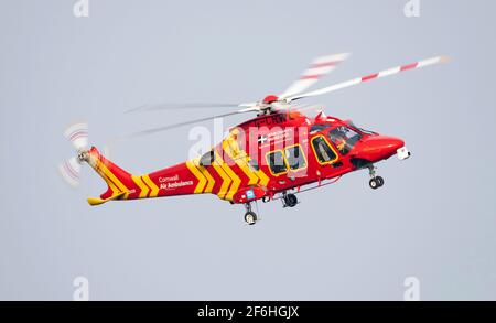 Cornwall Air Ambulance nimmt an einem Zwischenfall in Helston am 30/03/21 Teil Stockfoto