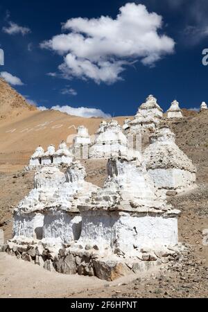 Stupas um Leh - Ladakh - Indien Stockfoto