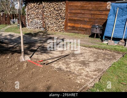 Poolbau Bodenarbeiten im Garten Stockfoto