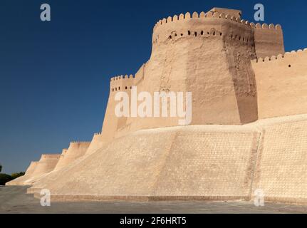 Mauer von Itchan Kala (Ichon Qala) - Chiwa (Chiva, Heva, Xiva, Chiwa, Khiveh) - Provinz Xorazm - Usbekistan - Stadt an der Seidenstraße Stockfoto