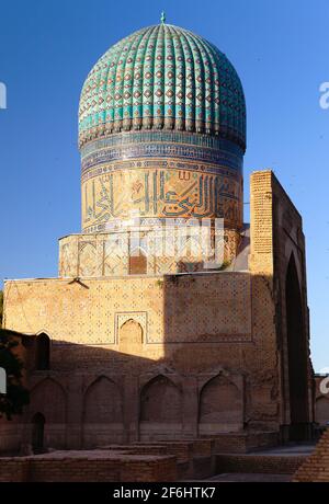 Abendansicht von der Bibi-Khanym Moschee - Registan - Samarkand - Usbekistan Stockfoto