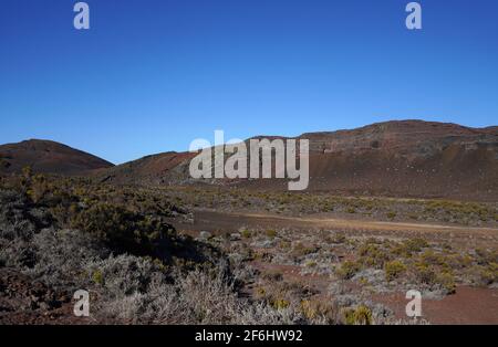 Reunion, 2020/09/30: Felsige Landschaft der Hochebene „Plaine des Sables“, bedeckt mit Abseilungen, im oberen Teil der Insel, in der Nähe des „Piton de la Fo“ Stockfoto