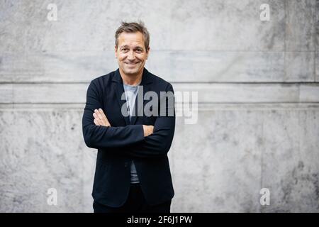 21. Oktober 2020, Nordrhein-Westfalen, Düsseldorf: Kabarettist und Komiker Dieter Nuhr posiert vor einem dpa-Interview. Foto: Marcel Kusch/dpa Stockfoto