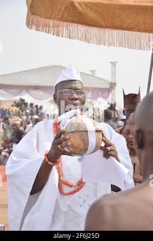 Otunba Gani Adams, die als 15. Installiert werden, sind Ona Kankanfo aus Yoruba Land von Alaafin aus Oyo, Oba Lamidi Adeyemi III, Oyo State Nigeria. Stockfoto