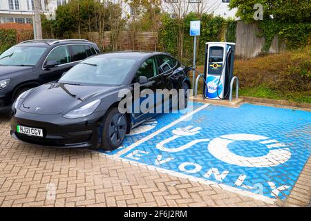 Advanced, all, wheel, drive, Access, alternative, Electric, Car, Tesla, Model, 3, charging, BPolar, UK, Stockfoto