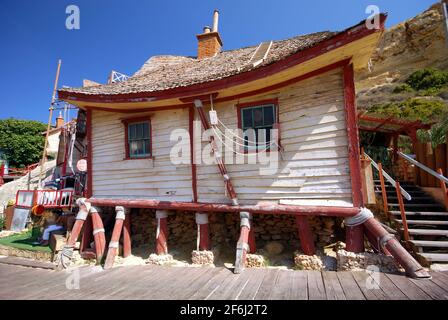 Popeye Village of Sweethaven, wo Popeye der Film mit Robin Williams in Anchor Bay in Mellieha auf der Mittelmeerinsel Malta gedreht wurde Stockfoto