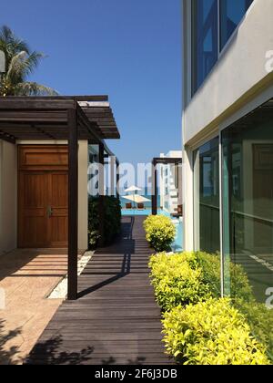 Phuket, Thailand - März 15 2015: Private Pool-Villen im Aleenta Phuket Resort and Spa Hotel während der Nacht Stockfoto