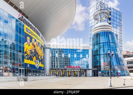 Die Bridgestone Arena ist die Heimat der Nashville Predators, die sich in der Innenstadt von Nashville befinden. Hier finden Hockeyspiele, Konzerte und andere Veranstaltungen statt. Stockfoto