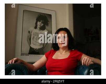 Autorin Tania Glyde zu Hause im Norden Londonpic David Sandison 17/1/2008 Stockfoto