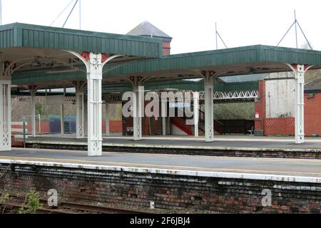 Der Bahnhof Llandudno Junction liegt an der Bahnlinie von Crewe nach Holyhead, Nordwales Küste Stockfoto